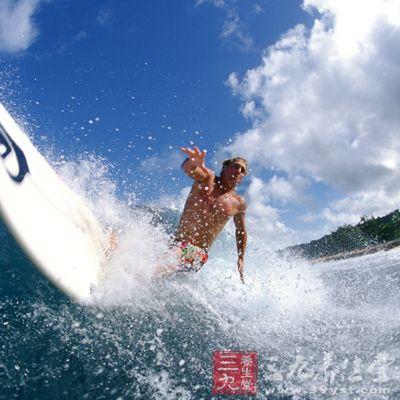 椰子鸡，椰味芬芳、汤清爽口